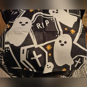 Set Of 2 Cute Ghost Pillow Covera 17x17 New